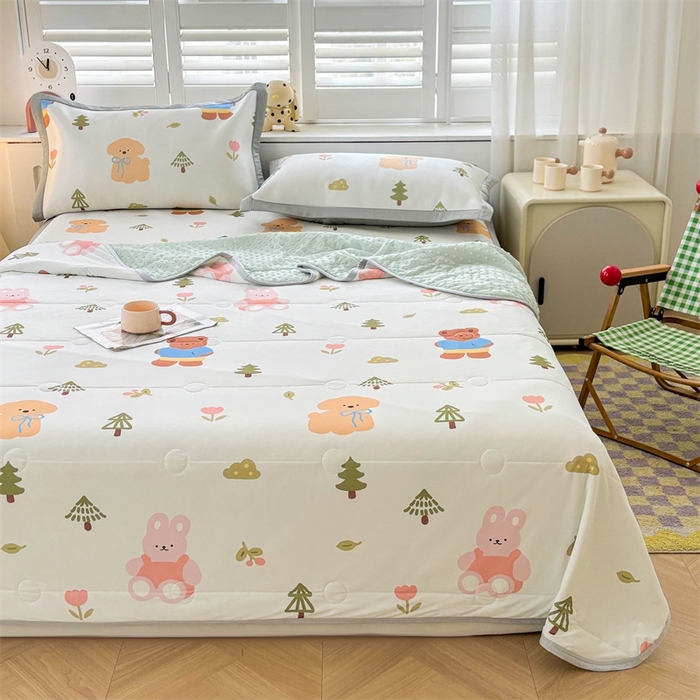 91家纺网 家纺一手货源 找家纺 雯豆2025夏季新品冰丝碳光凉席+凉感丝印花夏被四件套卡通小清新绑带席子四件套 冰丝夏被四件套-动物乐园