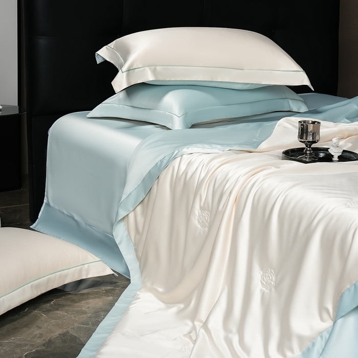 91家纺网 家纺一手货源 找家纺 丽卡家纺 2025新款凉爽鸭天丝夏被四件套 奶油玉+水绿