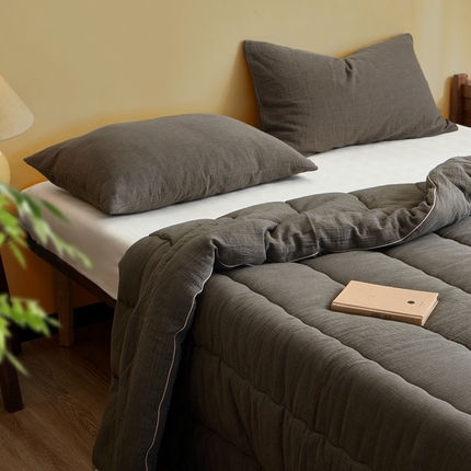 91家纺网 家纺一手货源 找家纺 子和家居 2025全棉千鸟格双层纱大豆被 绿色