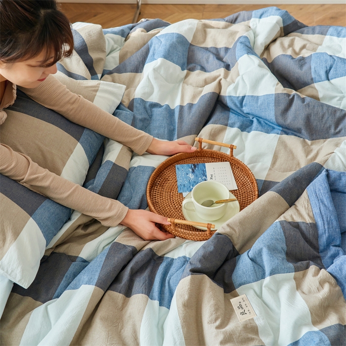 91家纺网 家纺一手货源 找家纺 2025新款A类纯棉水洗棉色织棉花夏被四件套全棉空调被夏凉被 蓝大格