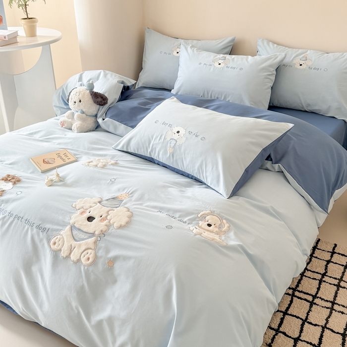 91家纺网 家纺一手货源 找家纺 2025新款全棉水洗棉贴布卡通四件套-泡芙狗狗  泡芙狗狗-蓝