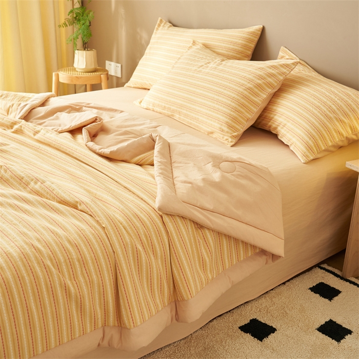 91家纺网 家纺一手货源 找家纺 金鹰 2025新款A类纯棉提花条纹水洗棉大豆全棉夏被空调被四件套 条纹-米黄