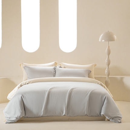 91家纺网 家纺一手货源 找家纺 涵宸家纺 2025新款天丝-天丝棉-纯色四件套-场景2 时尚灰+象牙白