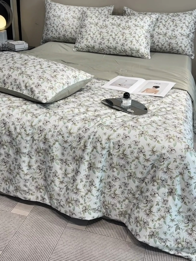 91家纺网 家纺一手货源 找家纺 笙意家纺  2025新款水洗真丝数码印花暗盒款夏被 咖叶纷飞