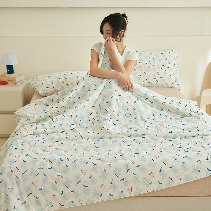 91家纺网 家纺一手货源 找家纺 畅销被业 2025新款凉感丝卡通系列印花夏被 顶呱呱