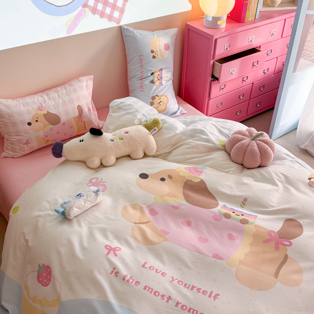 91家纺网 家纺一手货源 找家纺 美乐迪家纺 2025新款大版全棉四件套 蛋糕腊肠狗