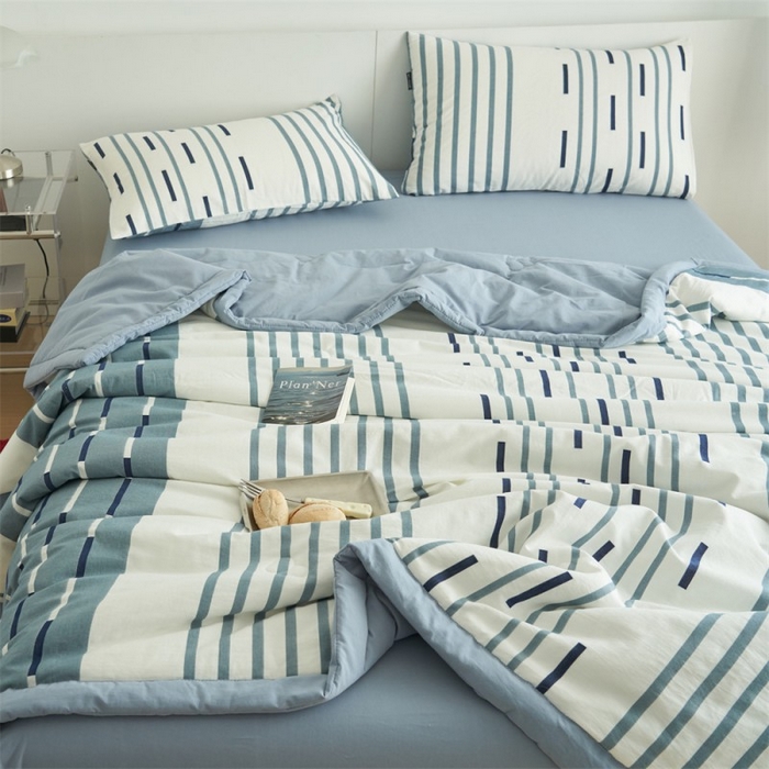 91家纺网 家纺一手货源 找家纺 金鹰 2025新款A类纯棉水洗棉三层条纹提花大豆夏被四件套 条纹-浅蓝