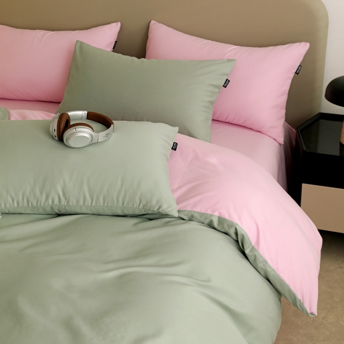 91家纺网 家纺一手货源 找家纺 2025年纯色双拼60支纯棉被套 抹茶绿+白桃粉