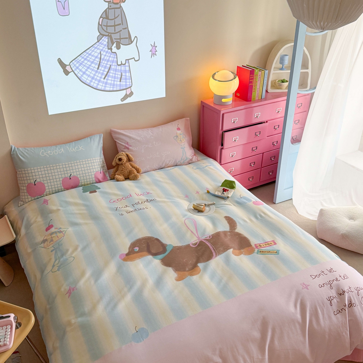 91家纺网 家纺一手货源 找家纺 美乐迪家纺 2025新款大版全棉四件套 露丝的腊肠狗