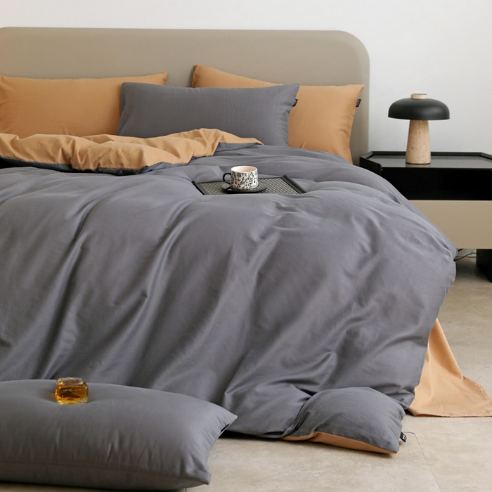 91家纺网 家纺一手货源 找家纺 2025年纯色双拼60支纯棉被套 深灰+卡其