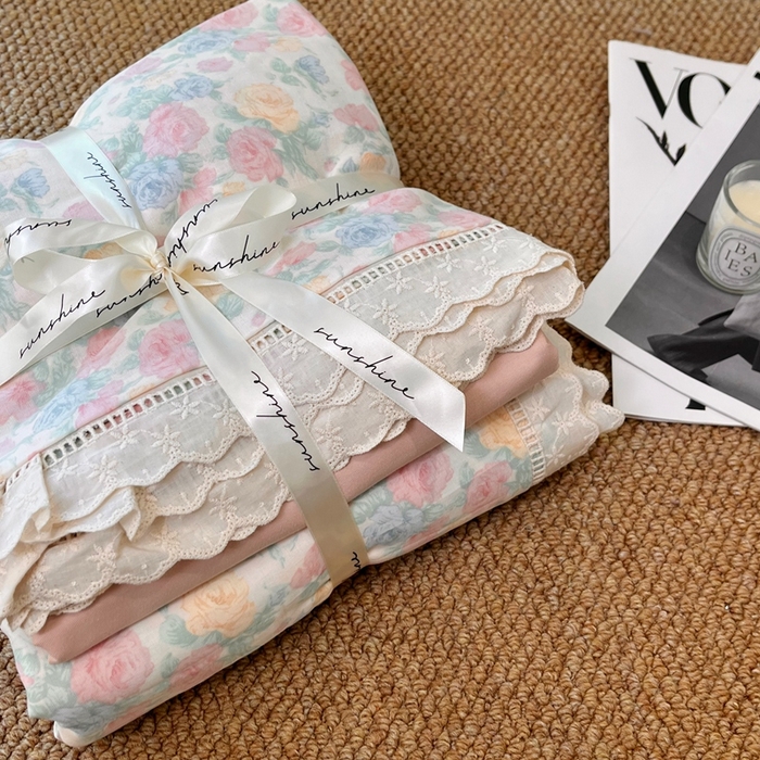 91家纺网 家纺一手货源 找家纺 荣轩家居 2025新款全棉双层纱镂空花边工艺款四件套桃野漫漫