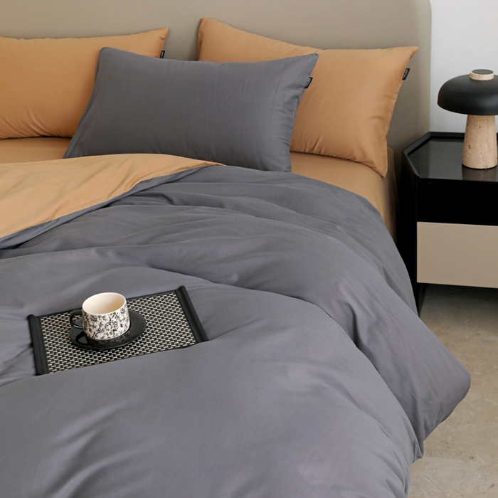91家纺网 家纺一手货源 找家纺 2025年纯色双拼60支纯棉被套 深灰+卡其