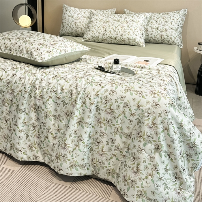 91家纺网 家纺一手货源 找家纺 笙意家纺  2025新款水洗真丝数码印花暗盒款夏被 咖叶纷飞