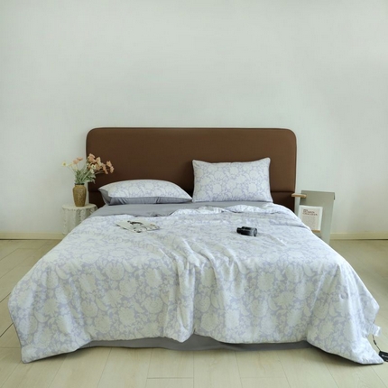 91家纺网 家纺一手货源 找家纺 朵美 2025新款50支天丝印花夏被+夏被四件套 浅妆