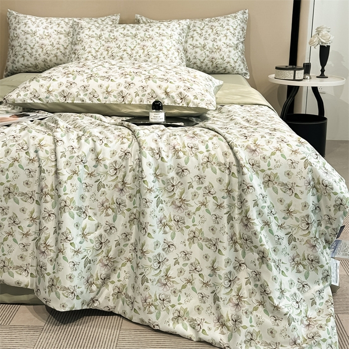 91家纺网 家纺一手货源 找家纺 笙意家纺  2025新款水洗真丝数码印花暗盒款夏被 咖叶纷飞