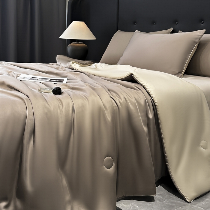 91家纺网 家纺一手货源 找家纺 金鹰 2025新款A类莱赛尔50天丝拼色空调被大豆夏被四件套 咖色