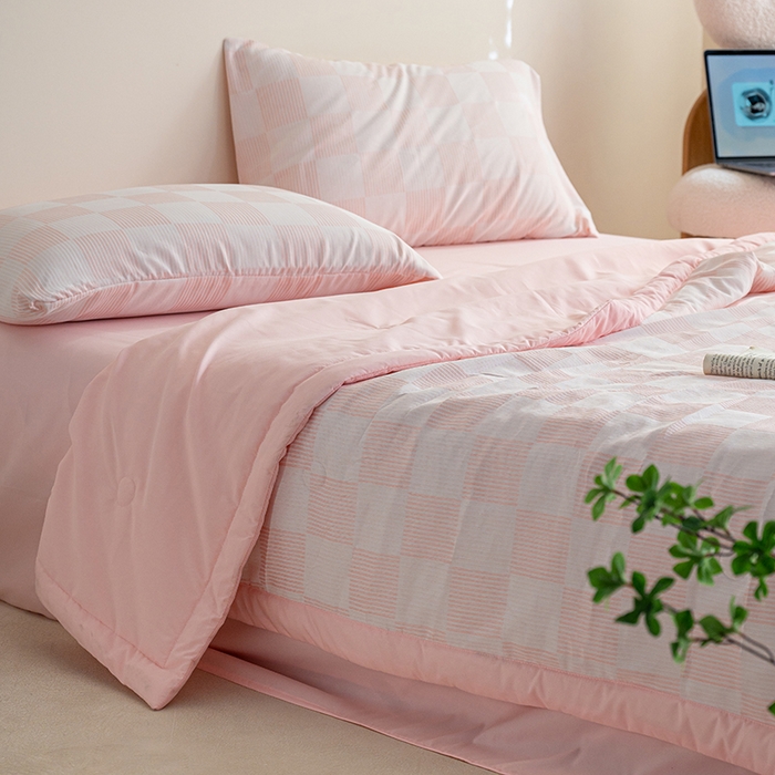 91家纺网 家纺一手货源 找家纺  吾诺 2025 棋盘格立体提花大豆夏被子被芯夏凉被空调被 棋盘格-粉