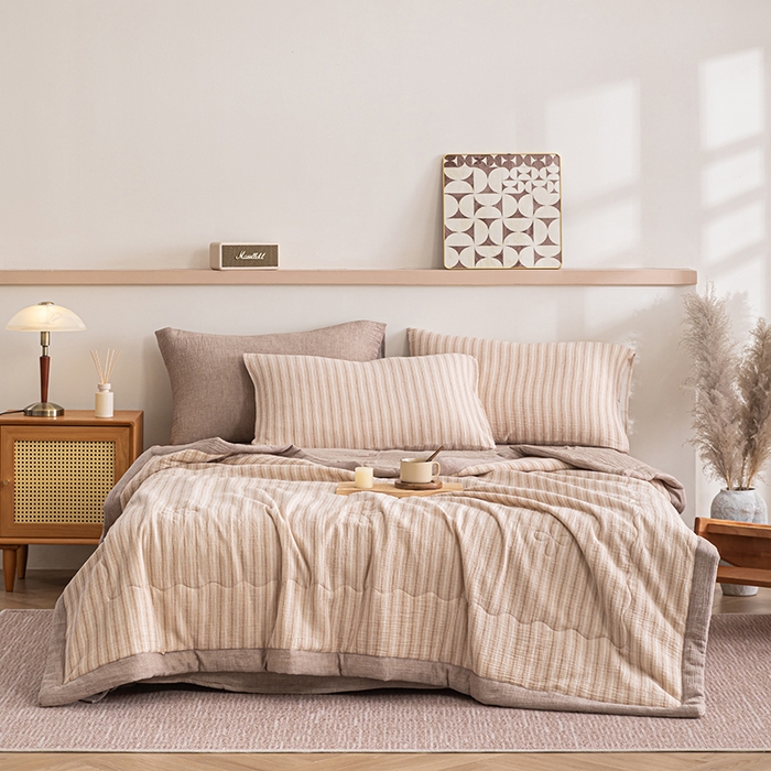 91家纺网 家纺一手货源 找家纺 吾诺 2025 全棉色织泡泡棉双层纱夏被大豆夏被全棉夏被四件套被子被芯 浅咖条