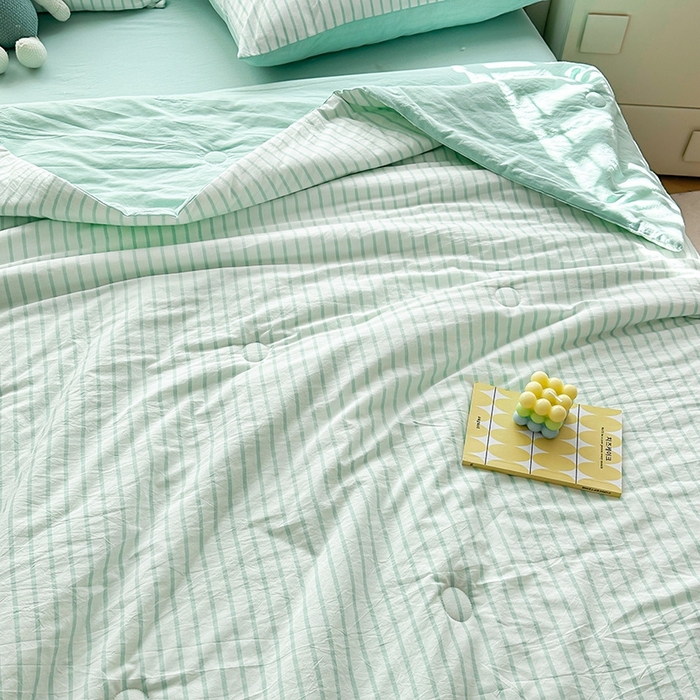 91家纺网 家纺一手货源 找家纺 大境2025新款专版纯棉色织水洗棉刺绣全棉夏被四件套夏凉被 篮球小熊-条纹绿