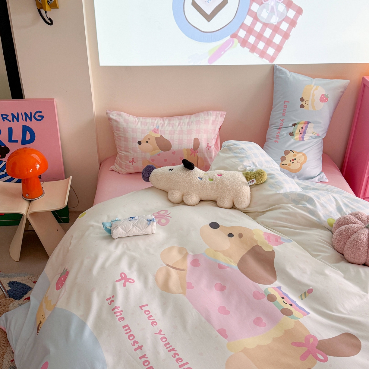 91家纺网 家纺一手货源 找家纺 美乐迪家纺 2025新款大版全棉四件套 蛋糕腊肠狗