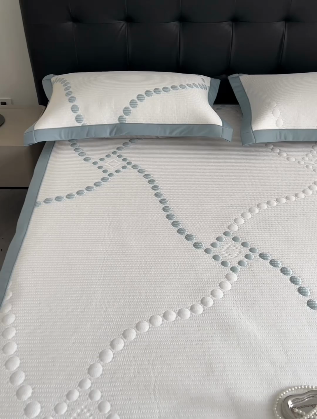 91家纺网 家纺一手货源 找家纺 慕尚家纺 2025新款泡泡大PE提花软席 小圆点 白蓝