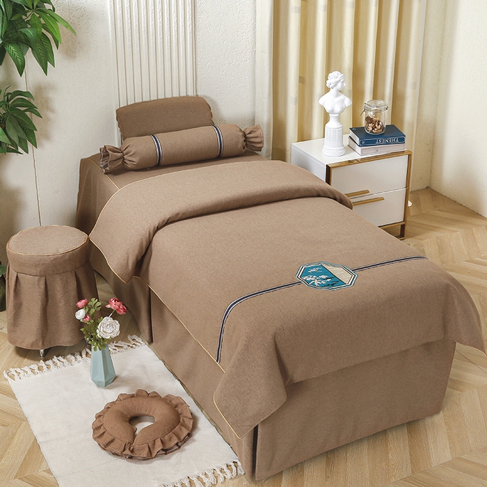 91家纺网 家纺一手货源 找家纺 芙怡 2025春夏新款8023款棉麻绒贴花美 容床罩-花漾系列 花漾-浅咖