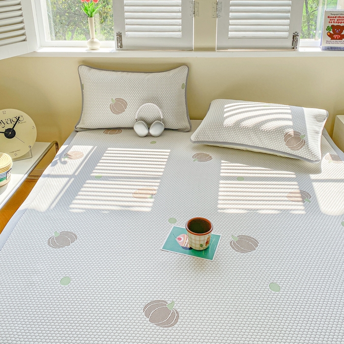 91家纺网 家纺一手货源 找家纺 缦卡琳家纺 2025新款按摩豆豆凉席三件套 小南瓜咖色