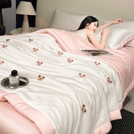 如一 2024新款满绣系列水洗冰丝夏被四件套小熊-奶白粉