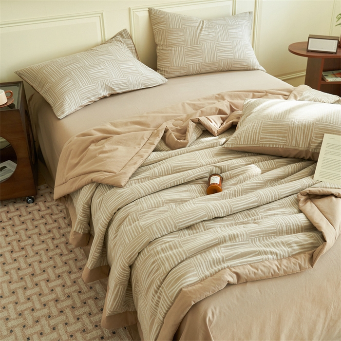 91家纺网 家纺一手货源 找家纺 金鹰 2025新款A类纯棉提花水洗棉全棉空调被大豆夏被四件套 米卡格-卡其