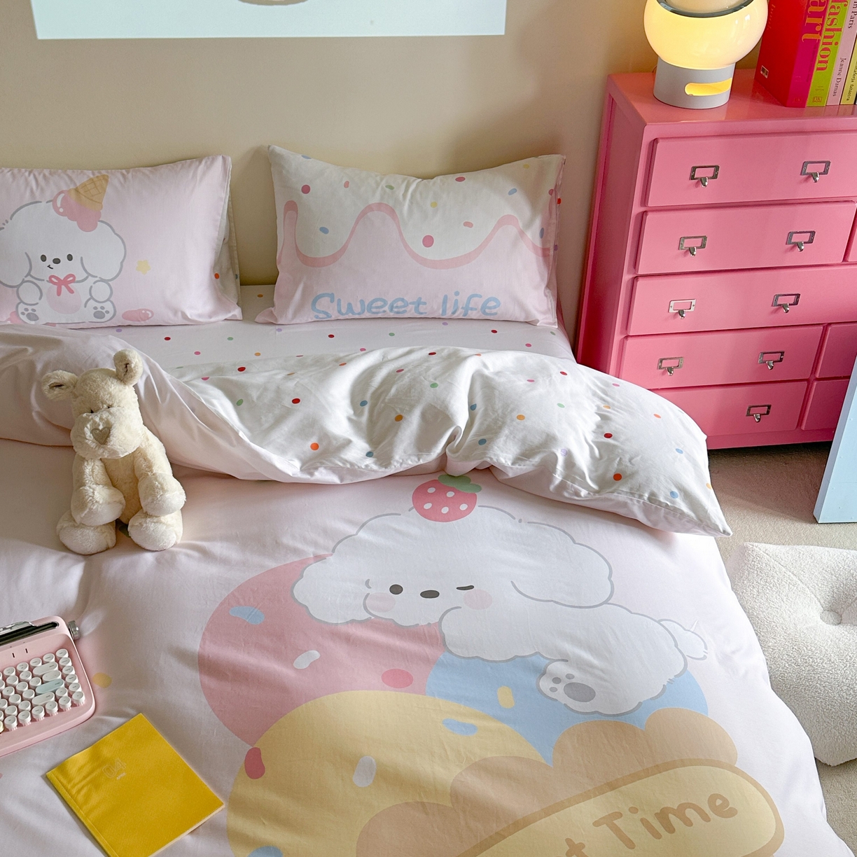 91家纺网 家纺一手货源 找家纺 美乐迪家纺 2025新款大版全棉四件套 冰淇淋小狗