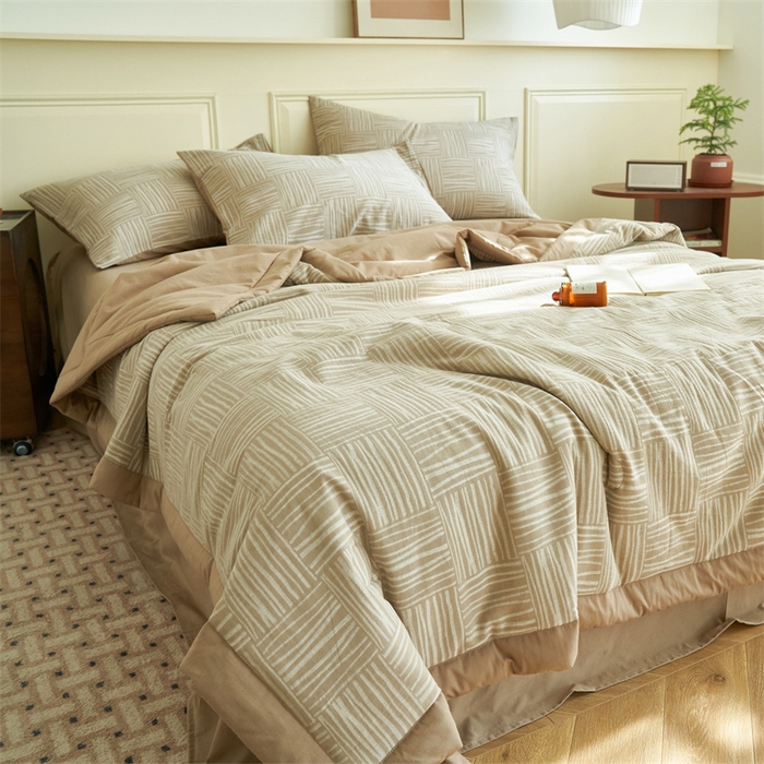 91家纺网 家纺一手货源 找家纺 金鹰 2025新款A类纯棉提花水洗棉全棉空调被大豆夏被四件套 米卡格-卡其