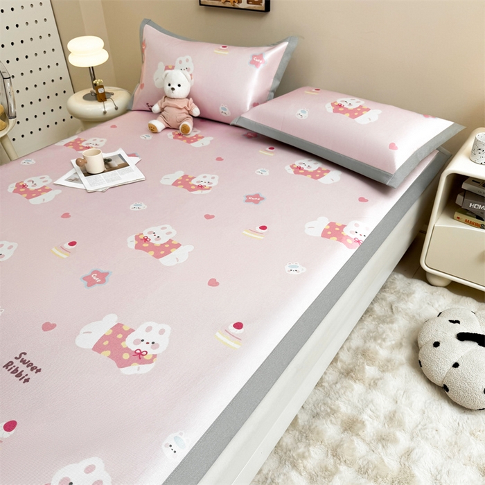 91家纺网 家纺一手货源 找家纺 雯豆2025夏季新品冰藤印花凉席三件套平铺绑带款冰丝凉席三件套 冰藤席-绑带款-甜蜜小兔