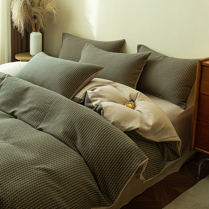 91家纺网 家纺一手货源 找家纺 2025新款A类全棉三层纱四件套 咖小格