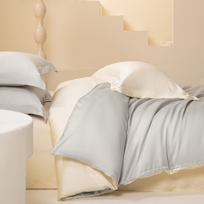 91家纺网 家纺一手货源 找家纺 涵宸家纺 2025新款天丝-天丝棉-纯色四件套-场景2 时尚灰+象牙白