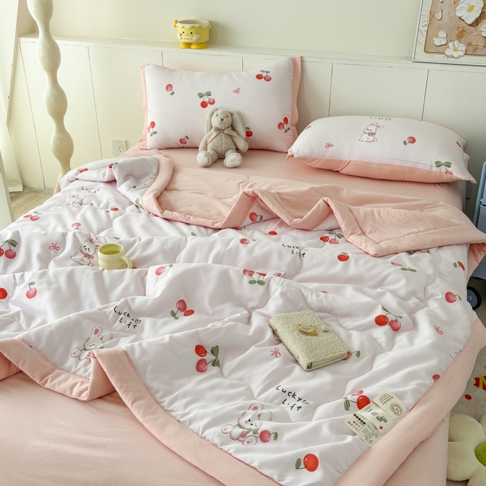 91家纺网 家纺一手货源 找家纺 梦舒羽2025新款小清新系列水洗棉夏被 缦粉樱桃
