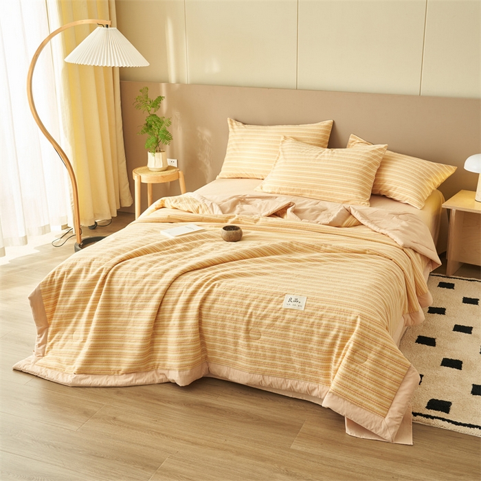 91家纺网 家纺一手货源 找家纺 金鹰 2025新款A类纯棉提花条纹水洗棉大豆全棉夏被空调被四件套 条纹-米黄