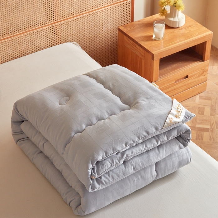 91家纺网 家纺一手货源 找家纺 易睡 2025新款提花大豆被 灰色