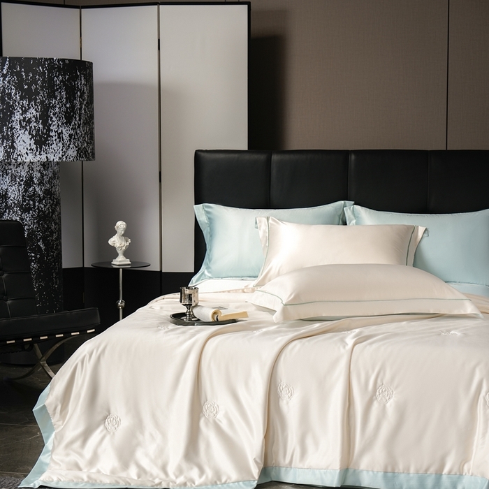 91家纺网 家纺一手货源 找家纺 丽卡家纺 2025新款凉爽鸭天丝夏被四件套 奶油玉+水绿