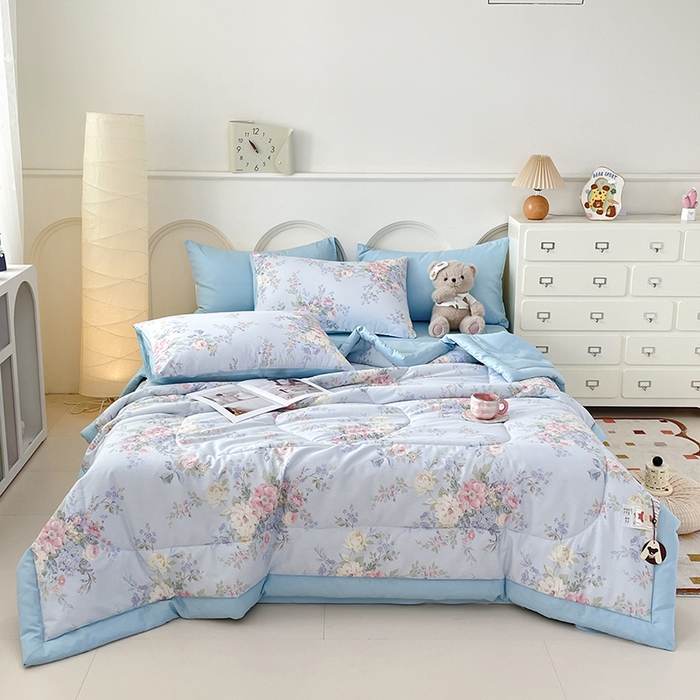 91家纺网 家纺一手货源 找家纺 宜家坊 2025新款全棉夏被碎花卡通小清新简约纯棉夏凉被夏被四件套三件套 花团锦簇