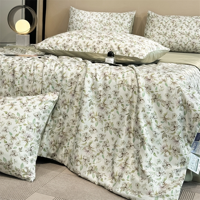 91家纺网 家纺一手货源 找家纺 笙意家纺  2025新款水洗真丝数码印花暗盒款夏被 咖叶纷飞