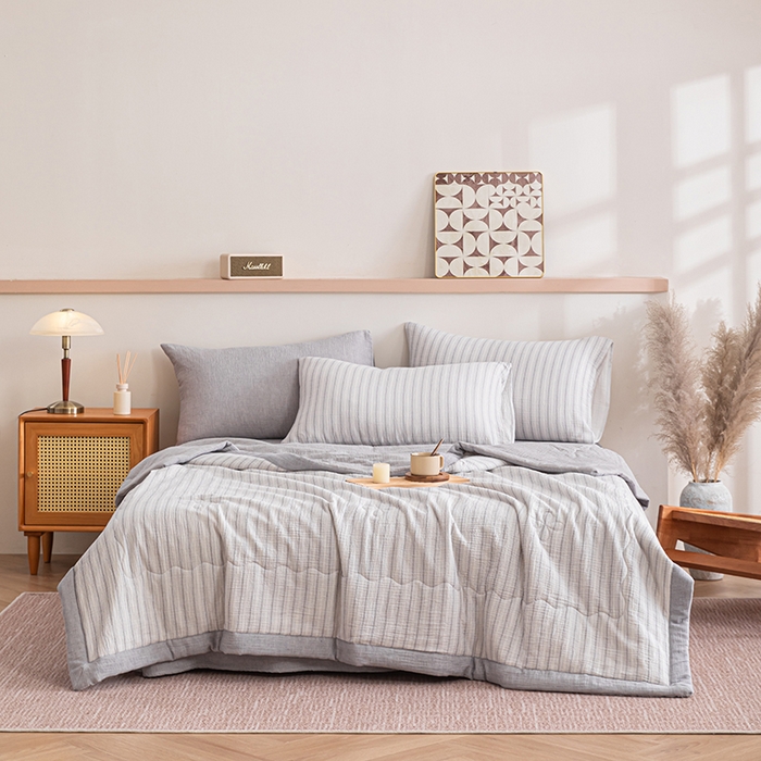 91家纺网 家纺一手货源 找家纺 吾诺 2025 全棉色织泡泡棉双层纱夏被大豆夏被全棉夏被四件套被子被芯 浅灰条