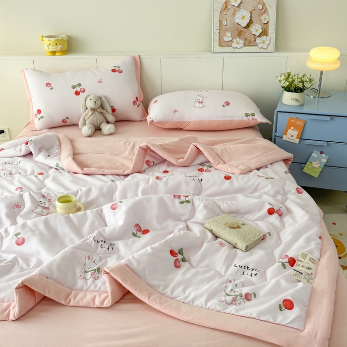 91家纺网 家纺一手货源 找家纺 梦舒羽2025新款小清新系列水洗棉夏被 缦粉樱桃