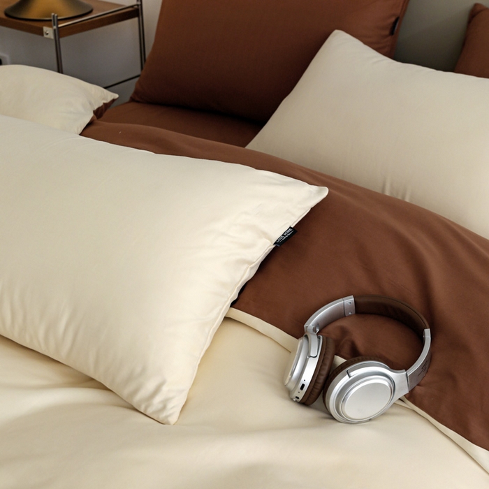 91家纺网 家纺一手货源 找家纺 2025年纯色双拼60支纯棉被套 奶白+亚麻咖