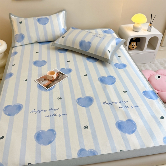 91家纺网 家纺一手货源 找家纺 雯豆2025夏季新品冰藤印花凉席三件套平铺绑带款冰丝凉席三件套 冰藤席-绑带款-心心相印