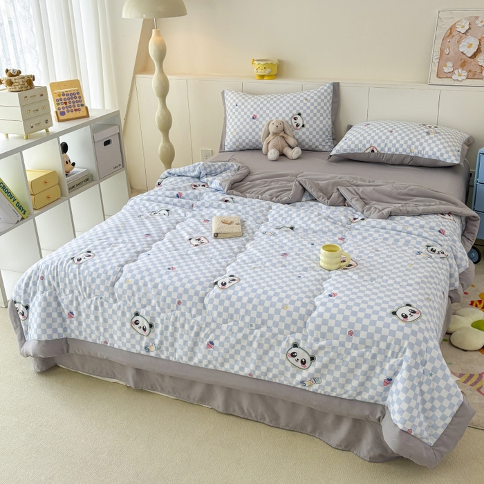 91家纺网 家纺一手货源 找家纺 梦舒羽2025新款小清新系列水洗棉夏被 棋盘小熊