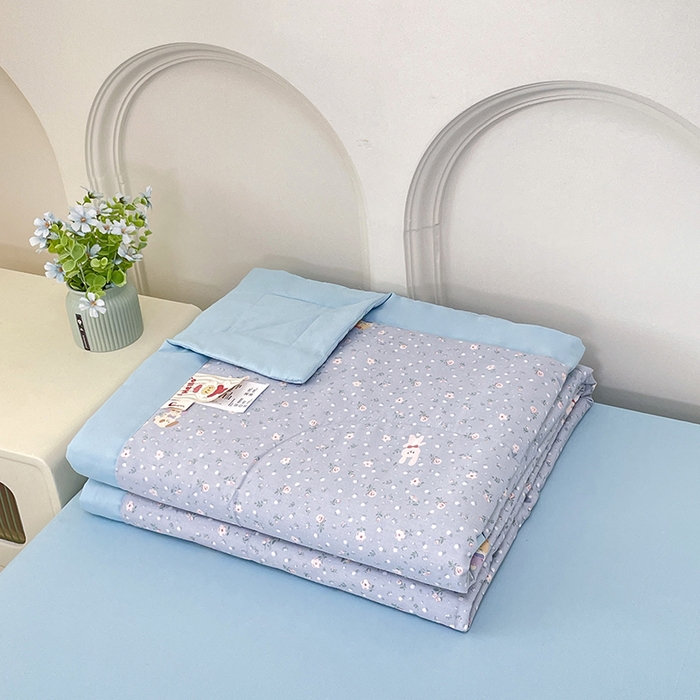 91家纺网 家纺一手货源 找家纺 宜家坊 2025新款全棉夏被碎花卡通小清新简约纯棉夏凉被夏被四件套三件套 嘉兰