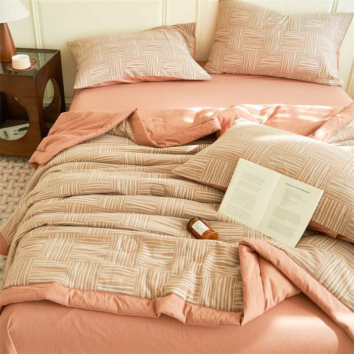 91家纺网 家纺一手货源 找家纺 金鹰 2025新款A类纯棉提花水洗棉全棉空调被大豆夏被四件套 米卡格-粉红