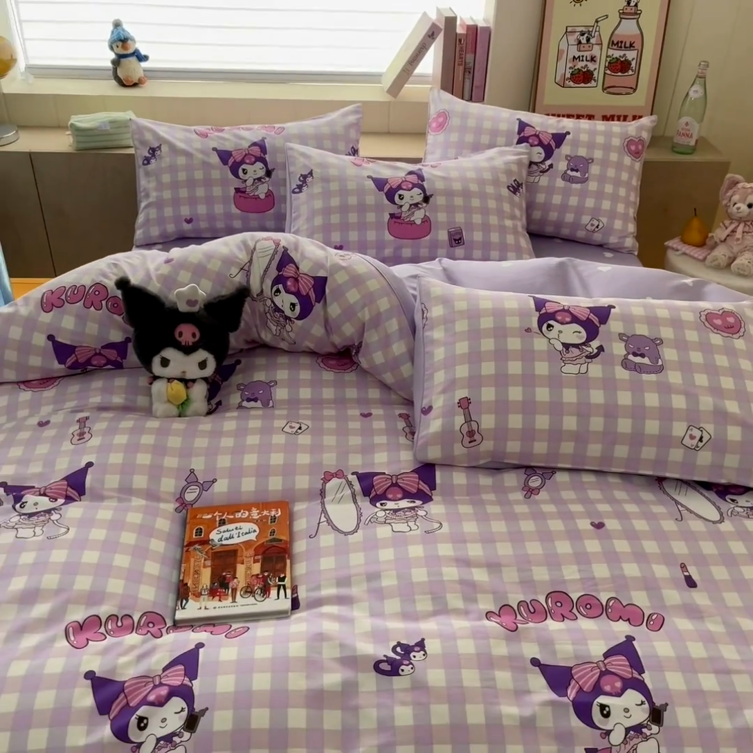 91家纺网 家纺一手货源 找家纺 博雅 2025新款三丽鸥卡通全棉印花小版四件套 小方格库洛米