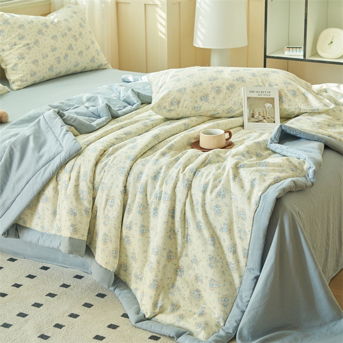 91家纺网 家纺一手货源 找家纺 金鹰 2025新款A类纯棉双层纱大豆夏被四件套全棉夏凉被空调被 花漾