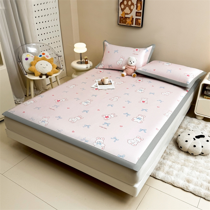 91家纺网 家纺一手货源 找家纺 雯豆2025夏季新品冰藤印花凉席三件套平铺绑带款冰丝凉席三件套 冰藤席-绑带款-爱心兔